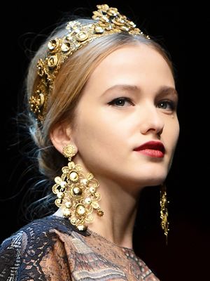 RosamariaGFrangini | Class* | Dolce & Gabbana-fall-2013 Byzantine Fashion, Imperiul Roman, Portraits Female, Milan Fashion Weeks, Dolce E Gabbana, Tiaras And Crowns, Fantasy Fashion, Blackpink Rose, Dolce & Gabbana