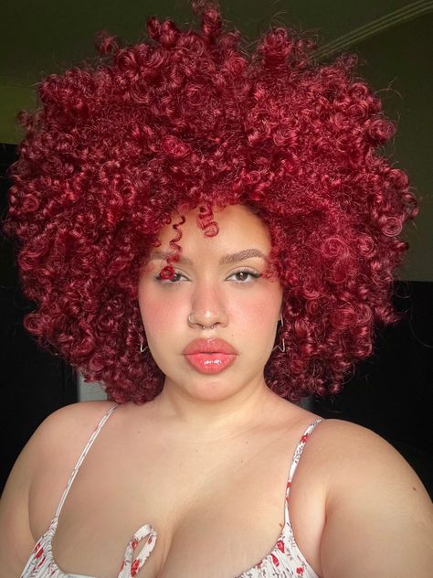 #redhair #ruivo #curly #cacheadas #cachos #makeup #strawberry 80s Red Hair, Red 4c Hair, Wine Red Curly Hair, Red Afro Hair, Charlie Baltimore, Red Hair Curly, Afro Hair Color, Red Afro, Curly Red Hair