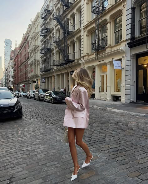 Charlotte York, Nyc Summer, Nyc Life, Paris Trip, Paris Outfits, Future Lifestyle, Pink Blazer, Summer Fashion Outfits, City Girl