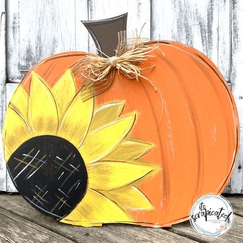 Painted Wood Pumpkins Ideas, Wood Pumpkin Painting Ideas, Pumpkin Door Sign, Painted Wood Pumpkins, Pumpkin Designs Painted, Craft Themes, Ww Ideas, Pumpkin Ornaments, Fall Pumpkin Crafts