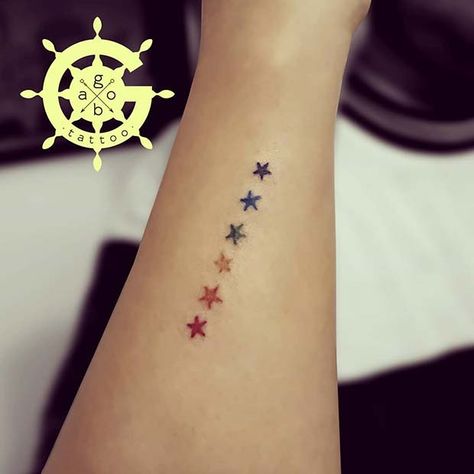 Rainbow Star Tattoo, Star Foot Tattoos, Best Star Tattoos, Personal Tattoos, Tattoo Star, Pride Tattoo, Chakra Tattoo, Rainbow Things, Belly Tattoos