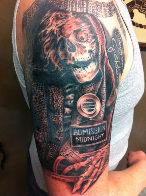 "Admit One" to molest your arm, please - what an amazing #Creepshow tattoo! Stephen King Tattoos, Tattoo Nightmares, Horror Movie Tattoos, Movie Tattoo, Movie Tattoos, Sick Tattoo, King Tattoos, Spooky Tattoos, Horror Tattoo