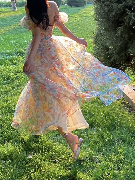 Flower Dress Aesthetic, Flowy Dress Aesthetic, Ladies One Piece Dress, Long Flowy Dress, Skirt Aesthetic, Flowery Dresses, Flowy Summer Dresses, Dresses Aesthetic, Elegant Midi Dresses