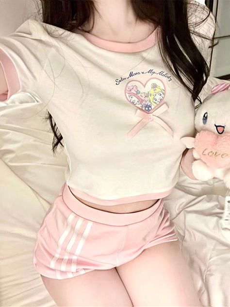 sailor moon my melody sanrio pink white pjs pyjamas pajamas wtv however you spell it uzzlang icon pfp soft aesthetic cute kawaii Kawaii Pjs, Sanrio Melody, Kawaii Pajamas, Sailor Moon Shirt, Sailor Moon Outfit, Pink Pjs, Y2k Women, Hello Kitty Clothes, Sailor Moon Cosplay