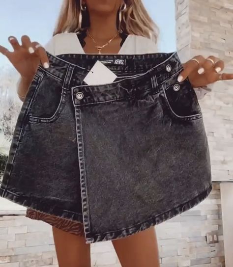 Short Pollera Outfit, Short Jean Skirt Outfits, Fashion Brenda, Short Zara, Looks Com Short, Short Pollera, Wardrobe Tips, Outfits Chic, Denim Skirt Women