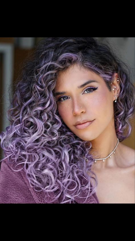 Lavender Curly Hair, Lavender Highlights, Lavender Hair Colors, Natural Hair Mask, Balayage Color, Different Hair Colors, Lavender Hair, Color Me Beautiful, Hair Color Techniques