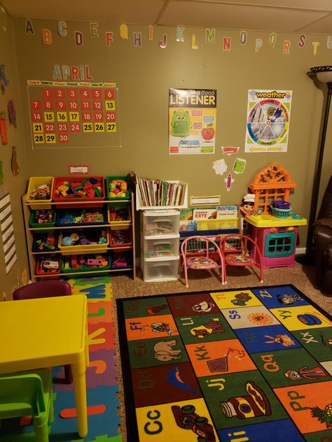 Daycare/Child Care. Decorations for daycares. Ideas for Daycares. Learning at in-home daycares. Trish Austin And Ally, Home Daycare Decor, Home Daycare Setup, Daycare Rooms Setup, In Home Daycare Ideas, Home Daycare Rooms, Daycare Room Design, Daycare Setup, Family Daycare