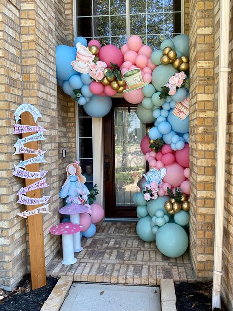 Balloons Alice In Wonderland, Alice And Wonderland Balloons, Alice In Onederland Balloon Arch, Alice In Wonderland Balloon Decor, Onederland Balloon Garland, Alice In Wonderland Balloon Arch, Wonderland Party Decorations, First Birthday Balloons, Alice In Wonderland Tea Party Birthday