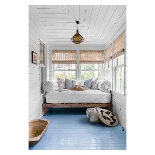 Sandy House- Sunroom - Beach Style - Sunroom - Boston - by LDa Architecture & Interiors | Houzz Cozy Sunroom Ideas, Minotti Furniture, Cozy Sunroom, Pools Design, Veranda Design, Beach Style Bedroom, Small Sunroom, Paver Patios, Glass Fence