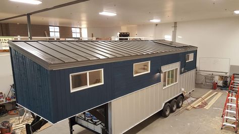 This is a 28′ gooseneck trailer tiny house on wheels. It was just built by Alpine Tiny Homes and was recently delivered to a customer. Enjoy! Related: The Beautiful Teton Tiny House 28′… Trailer Tiny House, Tiny Interior, Gooseneck Tiny House, Tiny House Appliances, Tiny Mobile House, Gooseneck Trailer, Tiny House Layout, Tiny House Trailer, Building A Tiny House