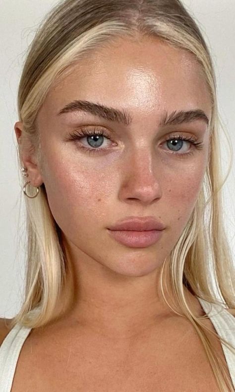 Natural Pale Makeup, Pale Makeup Aesthetic, Makeup For Low Contrast Face, Cool Tone Natural Makeup, Pale Skin Makeup Blonde, Fresh Make Up, Low Contrast Makeup Looks, Low Medium Contrast Makeup, Low Contrast Makeup Blonde