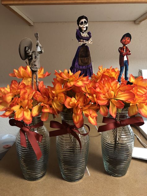 Disney coco centerpiece Coco Centerpiece Ideas, Coco Centerpieces, Coco Halloween Decorations, Coco Disney Party Ideas, Coco Movie Themed Dinner, Coco Background, Coco Themed Birthday Party, Disney Coco Birthday Party, Disney Coco Birthday Party Balloon