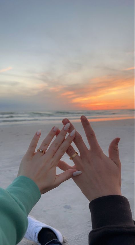 Honeymoon, Wedding, rings, Florida Wedding Rings Poses, Honeymoon Story Ideas, Beach Honeymoon Photoshoot, Honeymoon Picture Ideas, Honeymoon Beach Pictures, Honeymoon Bed, Outfits Playa, Photo Styles, Wedding Ring Pictures