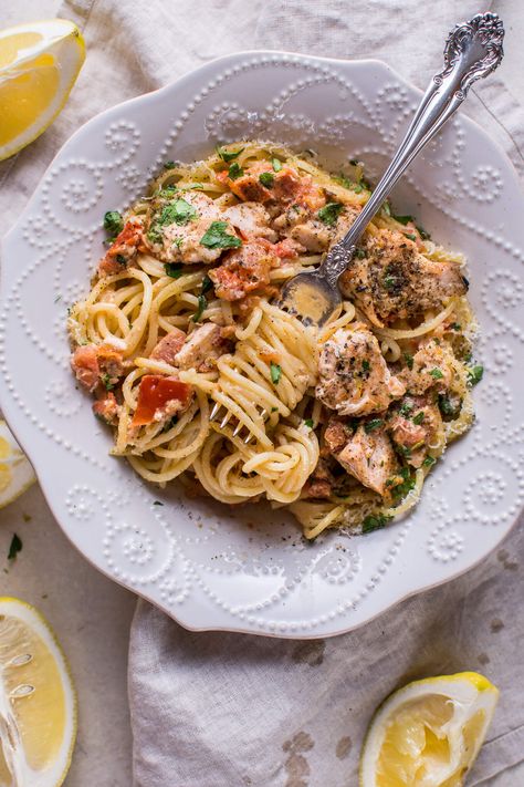 Tomato Salmon Pasta, Pasta Salmon, Salmon Spaghetti, Creamy Salmon Pasta, Salmon Pasta Recipes, Spaghetti Vongole, Smoked Salmon Recipes, Fresh Tomato Sauce, Healthy Salmon Recipes