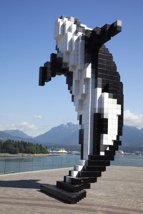 Digital Orca by Douglas Coupland. Both beautiful and bizarre, this work of digital-looking art was commissioned by the city of Vancouver to overlook the harbor and the mountains of Cypress Provincial Park. Composed of steel armature with aluminum cladding and black and white cubes, the sculpture has become an attraction for tourists and locals alike. Minecraft Statues, Minecraft Decoration, Douglas Coupland, Minecraft House Plans, Orca Whale, Minecraft Room, Minecraft City, Minecraft Plans, Minecraft Construction