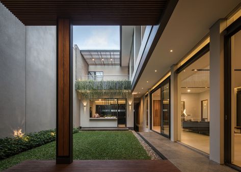 Gallery of RJ House / Rakta Studio - 7 Rakta Studio, Modern Loft House, Courtyard Design, Internal Courtyard, Exposed Concrete, Loft House, Tropical House, Minimal Home, Modern Loft