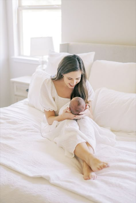 Lifestyle In Home Newborn Photography, Newborn Photos On Bed, Newborn House Photography, Editorial Newborn Photography, Newborn Photos Mom Outfit, In Home Newborn Photoshoot, Light And Airy Newborn Photography, Newborn Lifestyle Photos, Bedroom Newborn Photoshoot