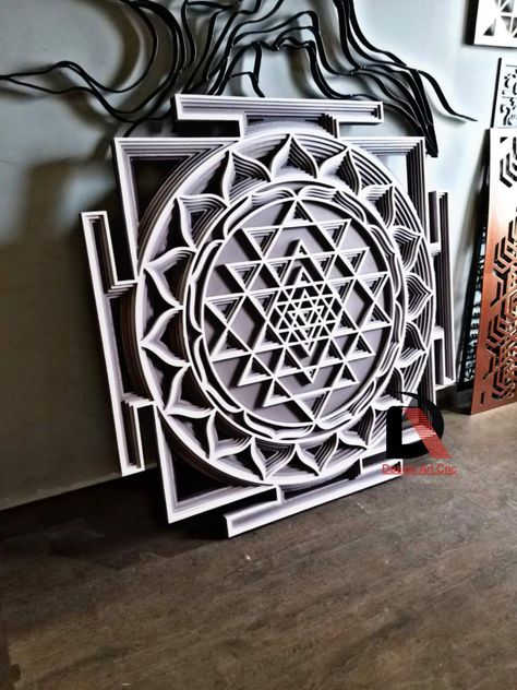 Shree Yantra Painting, Lakshmi Yantra, Buddha Wall Decor, Shree Yantra, Pooja Door Design, Temple Design For Home, Cnc Cutting Design, Pooja Room Door Design, Layered Art