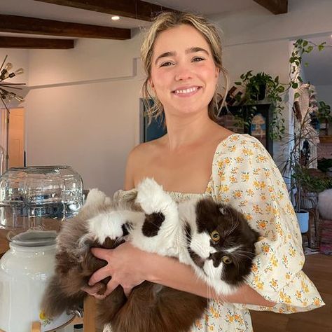 Haley lu Richardson (@haleyluhoo) • Fotos y vídeos de Instagram Haley Richardson, How To Have Style, Haley Lu Richardson, Tessa And Scott, Zoey Deutch, White Lotus, August 31, Love At First Sight, Riverdale