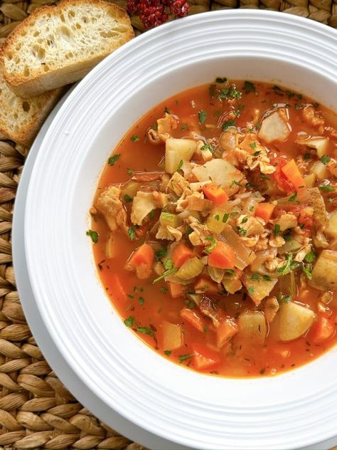 Hearty And Healthy Manhattan Clam Chowder - Proud Italian Cook Manhattan Clam Chowder, Soups And Chowders, Parsley Potatoes, Clam Chowder, Taste Of Home, Soups Stews, Cherry Tomatoes, Chowder, Home Cooking