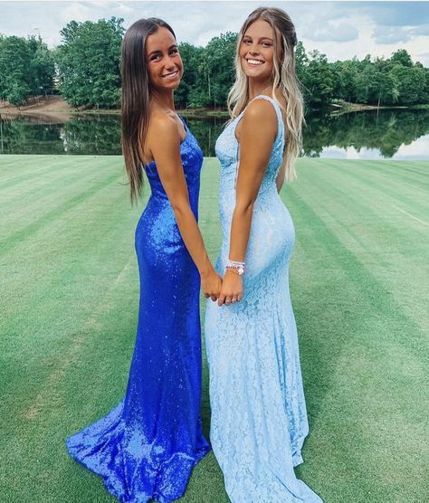 Prom Ideas Pictures, Prom Pictures Friends, Prom Photography Poses, Homecoming Poses, Prom Pictures Couples, Prom Picture Poses, Prom Dress Pictures, Dance Picture Poses, Prom Photoshoot