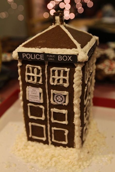 Gingerbread House Template, Doctor Who Christmas, Gingerbread House Parties, Geek Diy, Xander Cage, Food Play, Return Of Xander Cage, House Template, Nerd Love