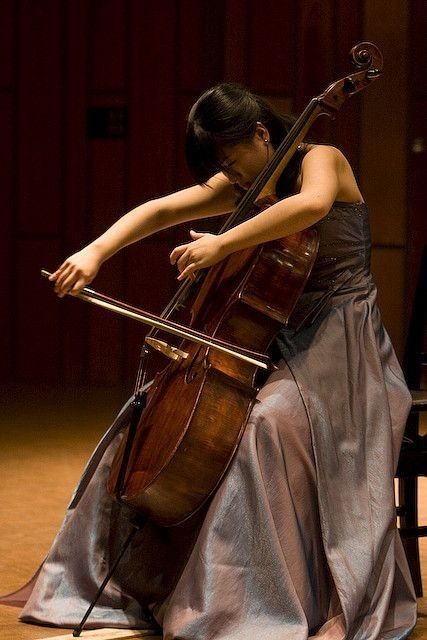 Cello Art, Playing An Instrument, Musician Portraits, Performing On Stage, Musician Photography, Cello Music, Classical Musicians, The Violin, Music Pics