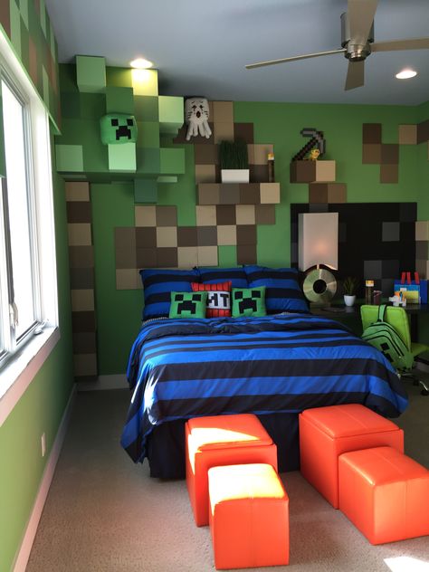 Great Minecraft styled room! Minecraft Bedroom Wall Mural, Minecraft Themed Bedroom Ideas, Minecraft Decor Room, Mine Craft Bedroom, Boys Minecraft Bedroom Ideas, Minecraft Theme Bedroom, Kids Minecraft Bedroom, Minecraft Rooms Bedrooms, Minecraft Kids Room Ideas