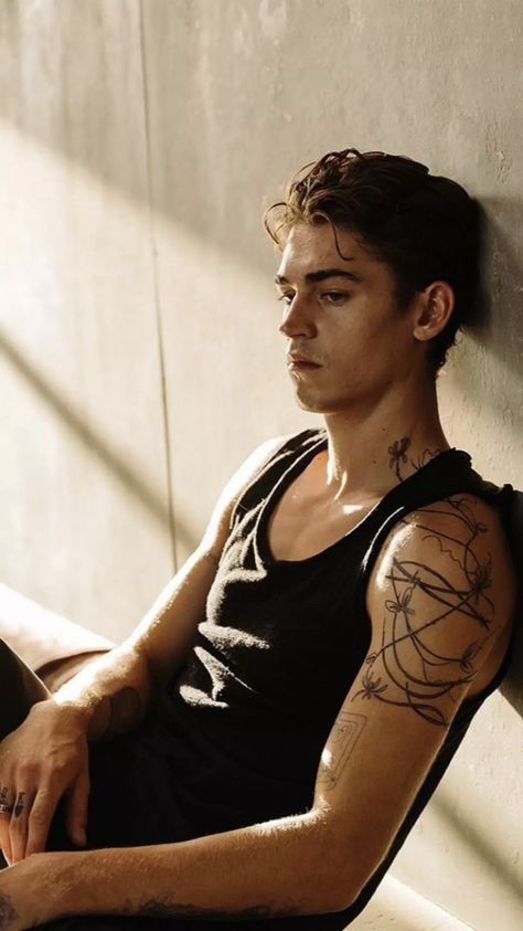 Hero Fiennes Tiffin Aesthetic, Hero Fiennes Tiffin After, Hero Fiennes Tiffin Hardin, Mens Haircuts Short Hair, After Everything, Hot Hero, Palm Tattoos, Michael Hutchence, Cool Chest Tattoos