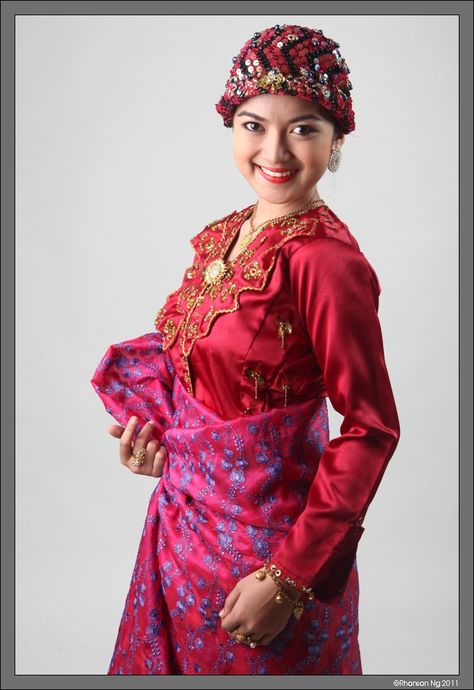 Festivals of Mindanao - Page 62 - SkyscraperCity Tausug Clothing, Mindanao Culture Clothes, Tausug Costume, Mindanao Costume, Traditional Filipino Dress, Philippine Costume, Filipino Costume, Ancient Filipino, Filipino Dress