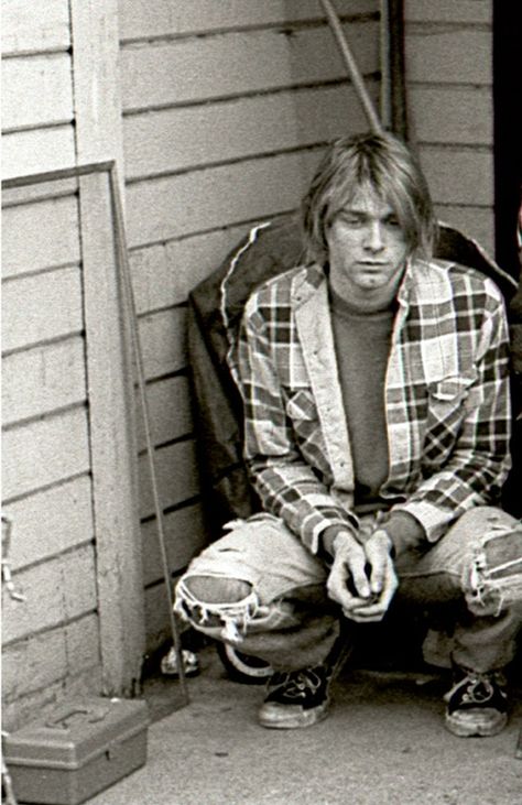 I like to make people feel happy and superior in their reaction towards my appearance. -Kurt Cobain