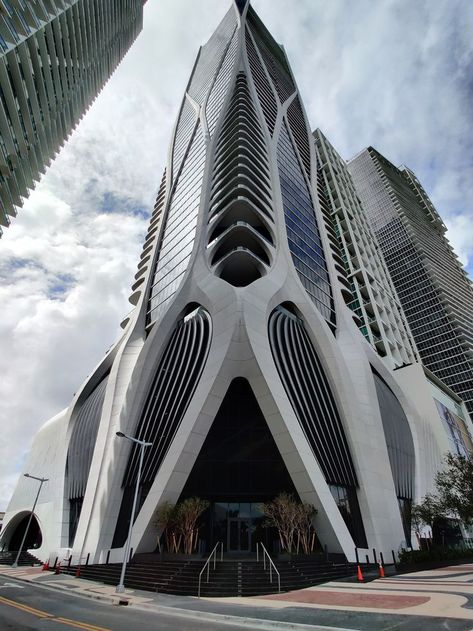 One Thousand Museum Zaha Hadid, Building Ads, Zaha Hadid Projects, Miami Condo, Futuristic Building, High Rise Building, One Thousand, Zaha Hadid, Florida Usa