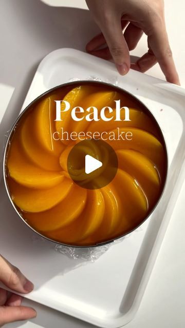 79K views · 7.5K likes | Vy Khue on Instagram: "Do you think peaches really have flavor? To me, its scent is not really clear, but the taste is worth trying when combined with cheesecake. I think this cheesecake is suitable for this weather, the color is beautiful and it melts when put in the mouth. For the peach tea, I used pre-purchased tea, so when converting the recipe, use the available peach tea powder packet and mix it according to the ratio on the packaging and take the quantity of this recipe.  Mold 14cm 90gr cookies (pink) 30g unsalted butter 200gr cream cheese 30g sugar 6gr gelatin + 36gr water 200gr whipping cream 3g lemon juice Or peach tea Refrigerate for 30 minutes Peach jelly: 100gr peach tea  4gr gelatin + 24gr water And after that, refrid for 2-3 hours before taste it. Su Peach Mousse, Jello Cheesecake, Peach Jello, Peach Cheesecake, Peach Jelly, Mini Bundt, Mini Bundt Cakes, Peach Tea, Mousse Recipes