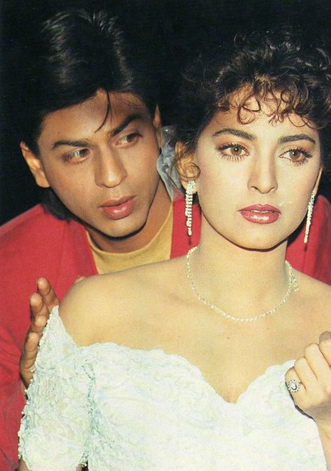 Shahrukh Khan And Kajol, Srk Movies, Vintage Bollywood Aesthetic, Juhi Chawla, Bollywood Music Videos, Bollywood Funny, Retro Bollywood, Bollywood Updates, 90s Bollywood