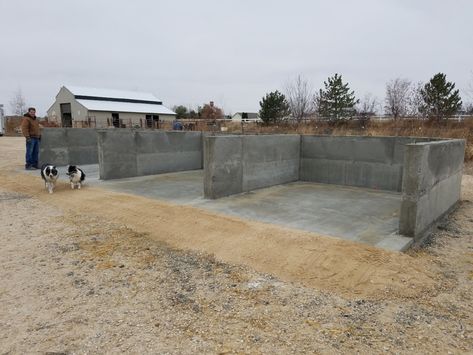 Manure Compost Bin, Horse Manure Management, Vermicomposting Worm Farm, Paddock Trail, Manure Composting, Manure Management, Diy Horse Barn, Horse Barn Ideas Stables, Horse Manure