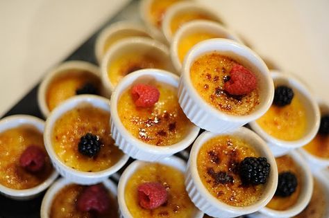 Creme Brulee Wedding, Mini Creme Brulee, Christmas Dinner Buffet, Shot Glass Appetizers, Mini Appetizers, Dessert Bar Wedding, Baby Shower Desserts, Colorado Wedding Photography, Wedding Dessert Table