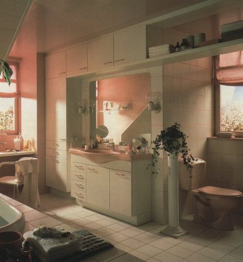 Houses From The 70s, 90s Interior Design, 90s Interior, 80s Interior Design, 80s House, 80s Home, 80s Interior, 80s Decor, Moon Photo