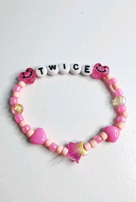 Twice Beaded Bracelet, Twice Beads Bracelet Kpop, Twice Bracelet Beads, Kpop Bracelet Beads Ideas, Kpop Clay Bead Bracelet, Twice Bracelet Ideas, K Pop Bracelet Ideas, Itzy Bracelet, Pulseras Aesthetic Kpop