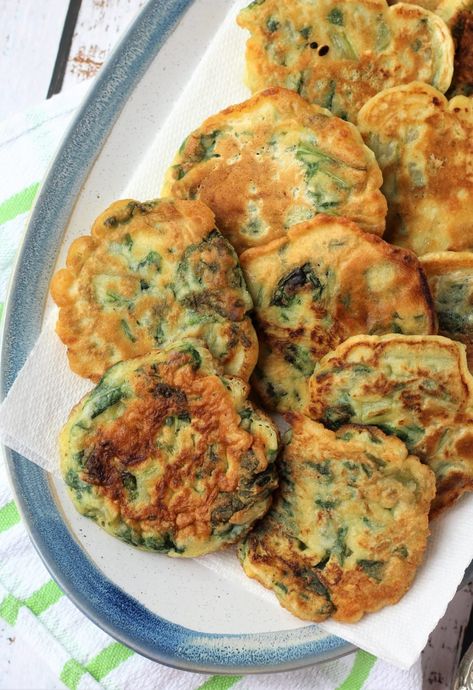 Chard Fritters, Mangia Bedda, Swiss Chard Recipes, Cauliflower Fritters, Dinner Vegetarian, Chard Recipes, Sicilian Recipes, Soup Dinner, White Bean Soup