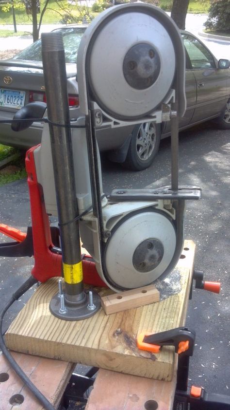 Band Saw Stand, Diy Bandsaw, Portable Band Saw, Diy Tools Homemade, Sheet Metal Tools, Saw Stand, Lunch Hour, Blacksmith Tools, Blacksmith Projects