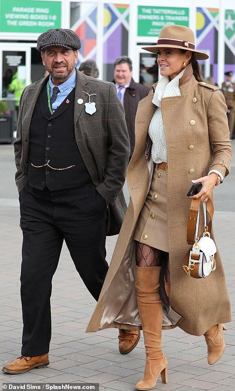 Mode Style Anglais, Fashion 60s, Race Outfit, Race Day Outfits, Race Course, Chic Winter Outfits, Races Fashion, Stylish Couple, Country Fashion