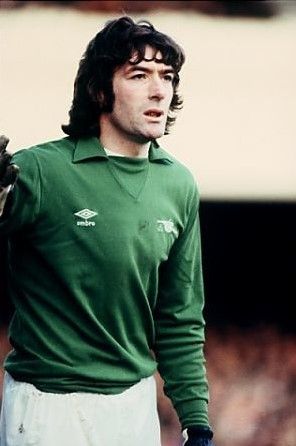 Pat Jennings Arsenal Arsenal Legends, Pat Jennings, Football Moments, About Football, Arsenal Players, Giants Football, Arsenal Football Club, Arsenal Football, Retro Football