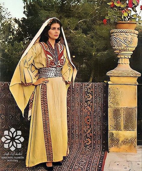 Lebanese Clothing, Balcony Carpet, Lebanese Fashion, Lebanese Girls, Lebanese Wedding, Popular Costumes, Culture Clothing, Folk Dresses, Folk Fashion