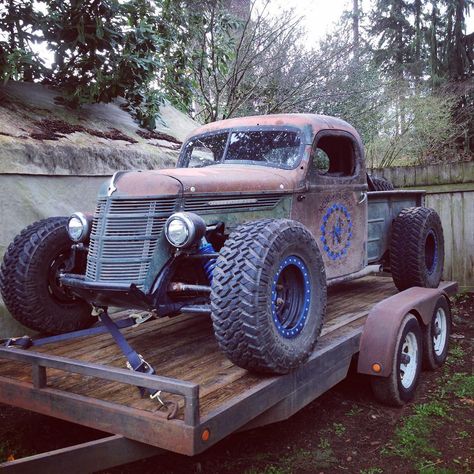 This custom 1937 International truck was built by Northrup Fabricators in Washington. They call it a Trophy Rat because of its patina body and serious offroad underpinnings. The truck rides on a cu… Rat Rod Truck, Trucks Ford, Dually Trucks, Trophy Truck, Rat Rods Truck, Old Truck, Vw Vintage, Truck Yeah, Rc Autos