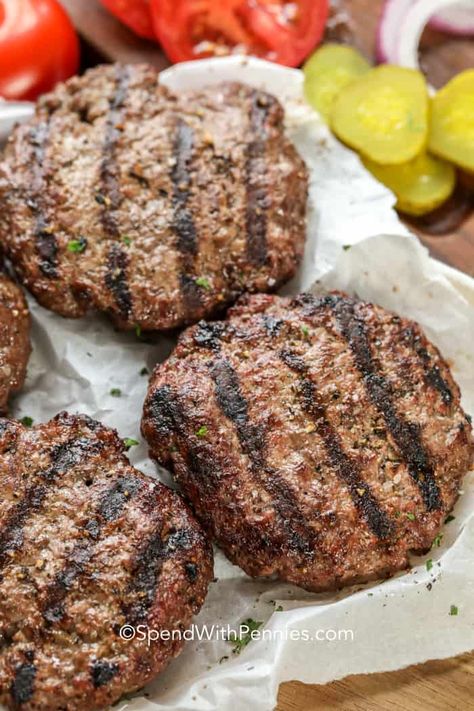 I love beef burgers, and this hamburger patty recipe is the best! With only 4 ingredients: ground beef, onion, Worcestershire sauce, and seasonings to taste, it is easy to whip up and tastes great every time! #spendwithpennies #classichamburger #burger #grilling #barbecue #maindish #hamburger #cheeseburger Simple Hamburger Patty Recipe, Hamburger Patty Recipe, Grilling Hamburgers, Ground Beef Burger Recipe, Grilled Hamburger Recipes, Hamburger Recipes Easy, Burgers On The Stove, Classic Hamburger, Homemade Hamburger Patties