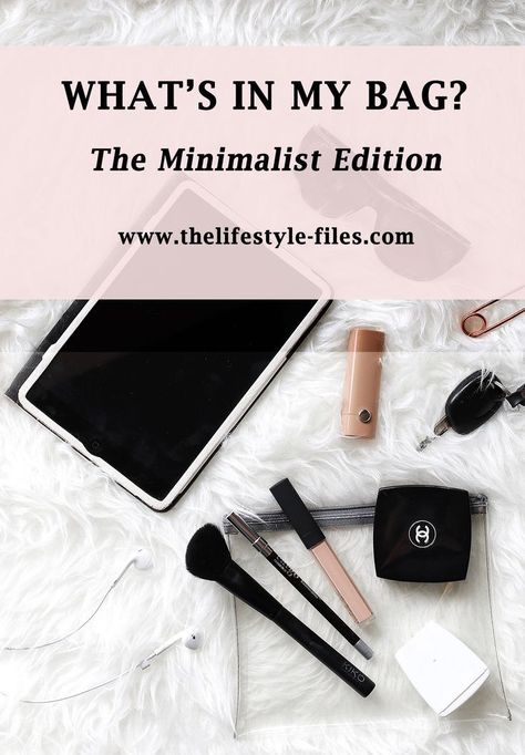 What's in my minimalist bag? Declutter and simplify your daily bag essentials Daily Bag Essentials, Minimal Purse, Everyday Bag Essentials, Minimalist Handbag, What's In My Purse, Work Purse, What's In My Bag, Tanning Cream, Inside My Bag