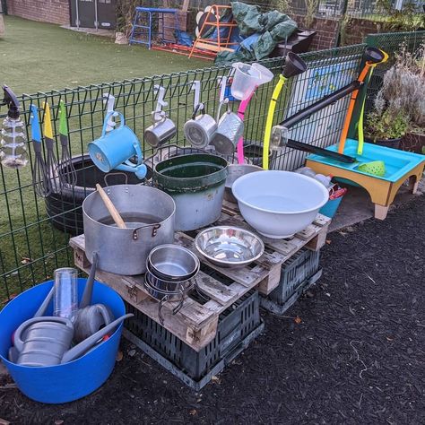 Outdoor Continuous Provision Eyfs, Water Area Eyfs, Continuous Provision Eyfs, Early Years Outdoor Area, Classroom Areas, Eyfs Outdoor Area, Daycare Setup, Reggio Children, Kids Lab