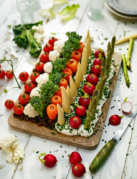 ‘Edible garden’ crudités and dips - a cool new twist on an old classic. Almost too pretty to eat Garden Appetizers, Canapes Ideas, Vegetarian Wedding, Garden Centerpiece, Veggie Tray, Eat Fat, Snacks Für Party, Special Diets, Party Food Appetizers