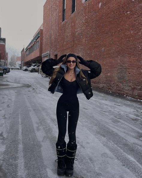 Instagram photo by Lexi Rivera • Jul 24, 2024 at 1:57 PM Mode Au Ski, Ski Trip Outfit, Lexi Rivera, Ski Outfit, Winter Fashion Outfits Casual, Cold Outfits, Skiing Outfit, Legging Outfits, Cute Winter Outfits