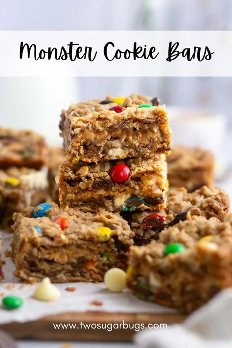 Quick and easy monster cookie bars! They are soft, chewy and full of peanut butter. The best part is they mix up in one bowl by hand! Monster Bars Recipe, Monster Cookies Bars, Monster Bars, Monster Cookie Bars Recipe, Oat Bars Healthy, Blondies Recipe Easy, Apple Pie Bars Recipe, Oat Bar Recipes, Big Monster